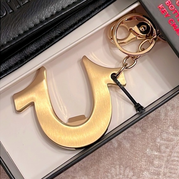 Brand New True Religion Leather Black Billfold Wallet Bottle Opener Keychain Set - Picture 15 of 16